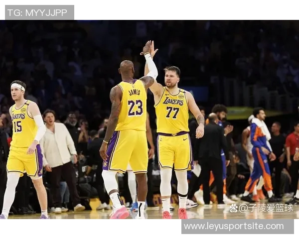 詹姆斯缺阵湖人勇士对决预测湖人胜率略高于勇士