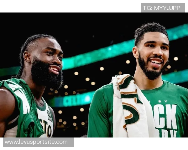 布朗称赞塔图姆积极参与客场比赛展现出色团队精神